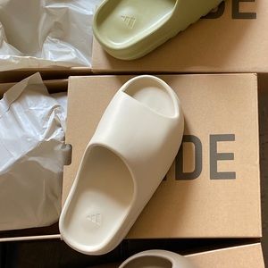 YEEZY BONE SLIDE
